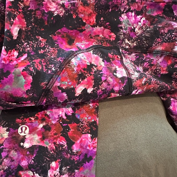 Lululemon Swift Speed HR Tight Pink Purple Black Floral Size 4 LN - Picture 8 of 11